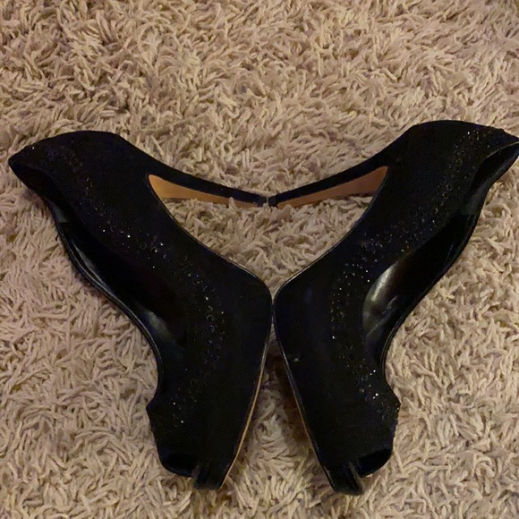 White House Black Market Peep Toe Heels - Picture 3 of 4